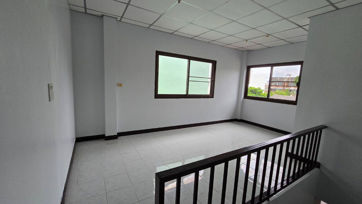 รูป ให้เช่าบ้านสองชั้น ซอยวิภาวดี25  4 ห้องนอน 2ห้องน้ำนื้อที่ 24 ตรว  สถานีปากซอยคือสถานีรถไฟฟ้าสายสีแดง สถานีทุ่งสองห้อง - รูปที่ 3/21