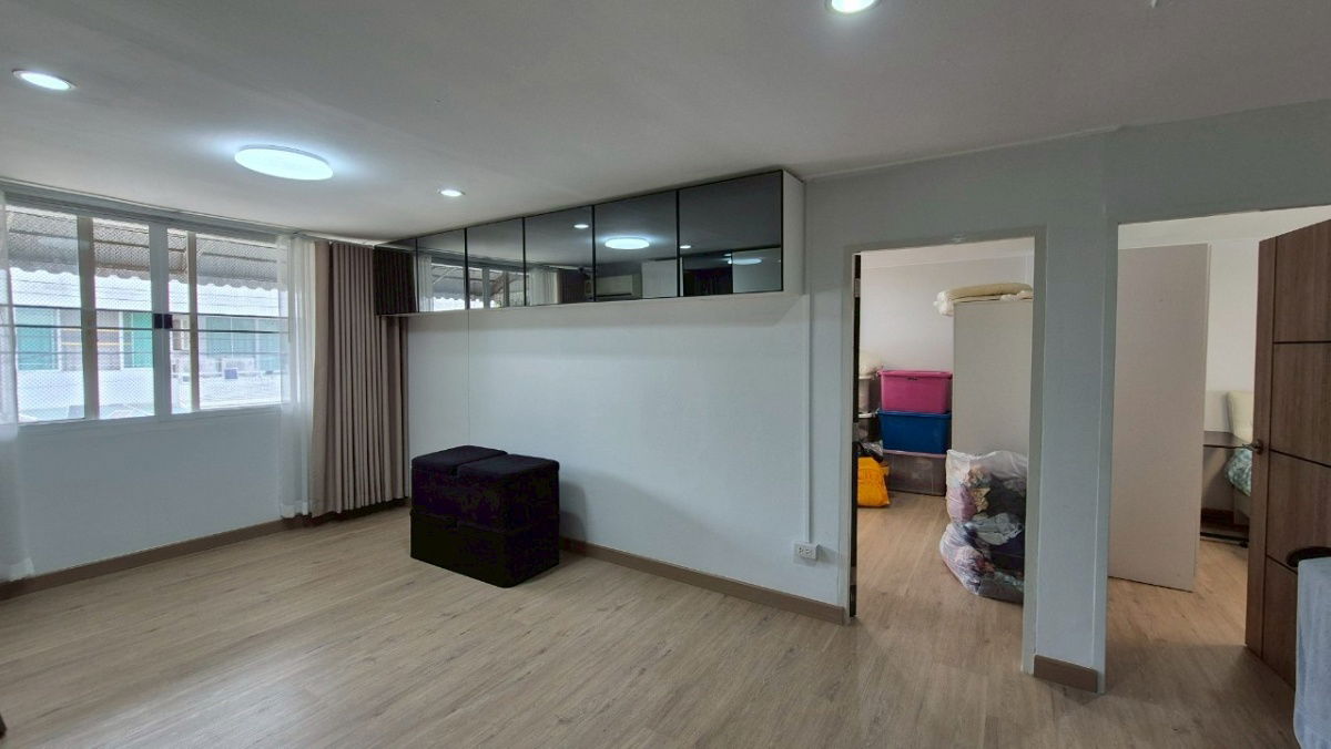 picture Townhouse for sale next to The Central Phaholyothin - 15/24