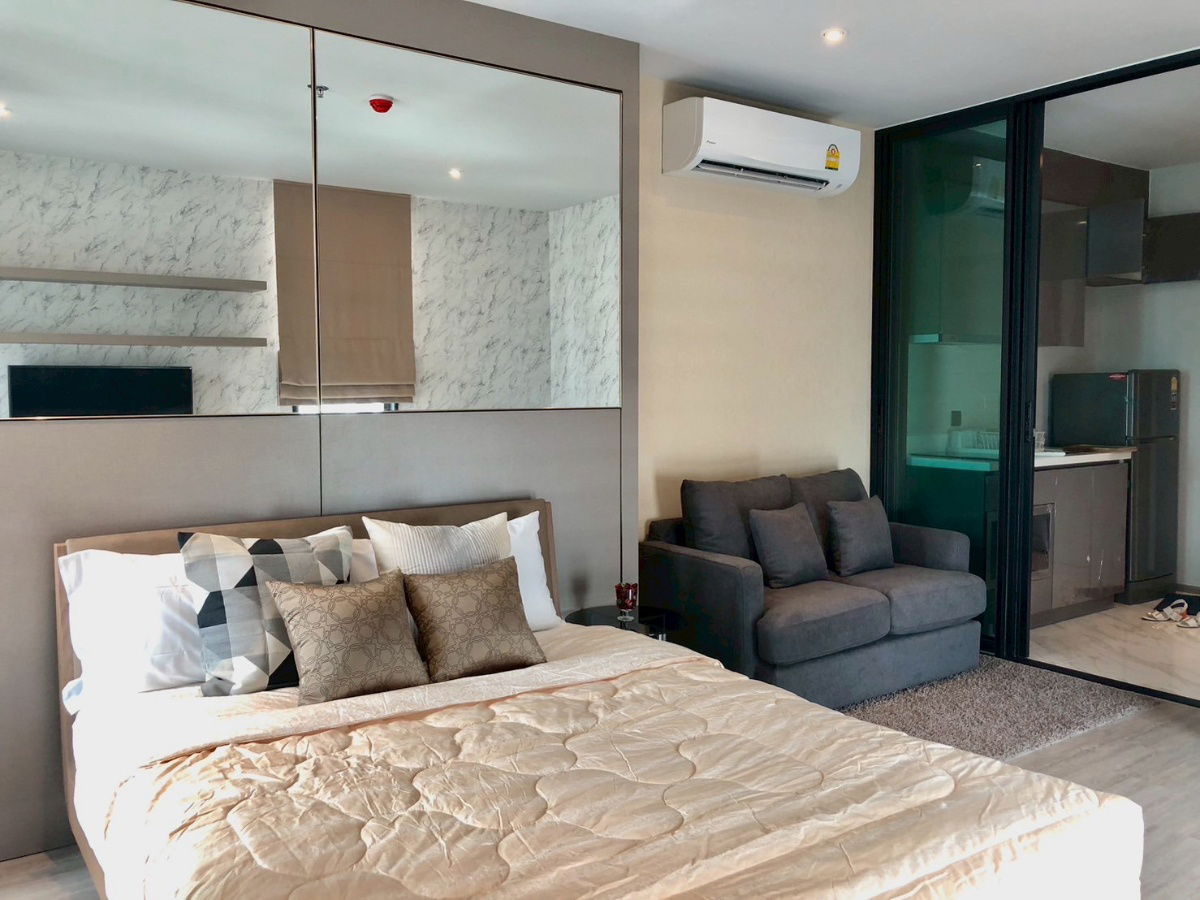 picture (For Rent) Corner Unit - Studio 30 Sqm. - Fully furnished READY TO MOVE IN - 9/12