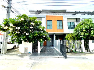 ขายทาวน์โฮม : ขายถูก ทาวน์โฮม 2 ชั้น Rest Town บางนา หลังมุม สภาพดี เพียง 700 เมตร จากถนนบางนา-ตราด ใกล้วงแหวน  ทางด่วนบูรพาวิถี เมกา บางนา และสนามบินสุวรรณภูมิ