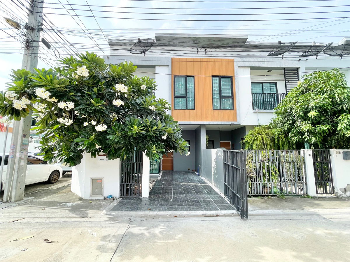 รูป ขายถูก ทาวน์โฮม 2 ชั้น Rest Town บางนา หลังมุม สภาพดี เพียง 700 เมตร จากถนนบางนา-ตราด ใกล้วงแหวน  ทางด่วนบูรพาวิถี เมกา บางนา และสนามบินสุวรรณภูมิ - รูปที่ 1/25