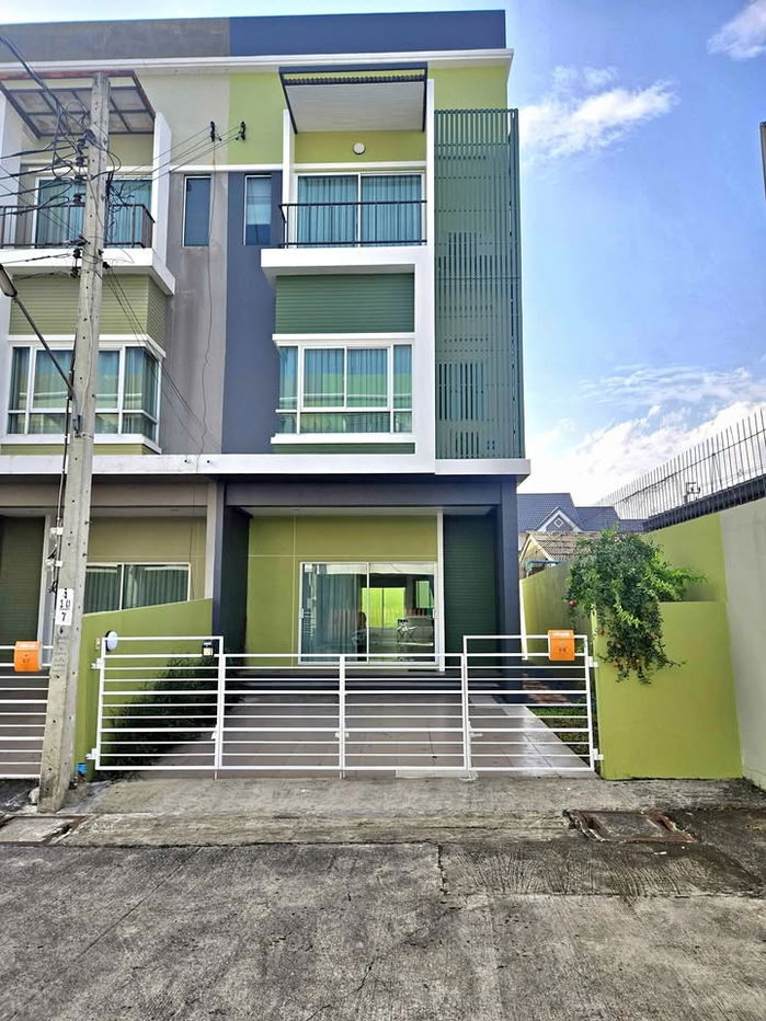 picture R2566 Townhome For Rent Nalin Avenue 2 - 1/16