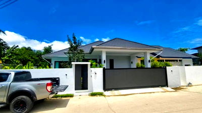 Houses for sale Chonburi : Modern luxury pool villa for sale in Pattaya, Huai Yai area, Bang Lamung, Chonburi