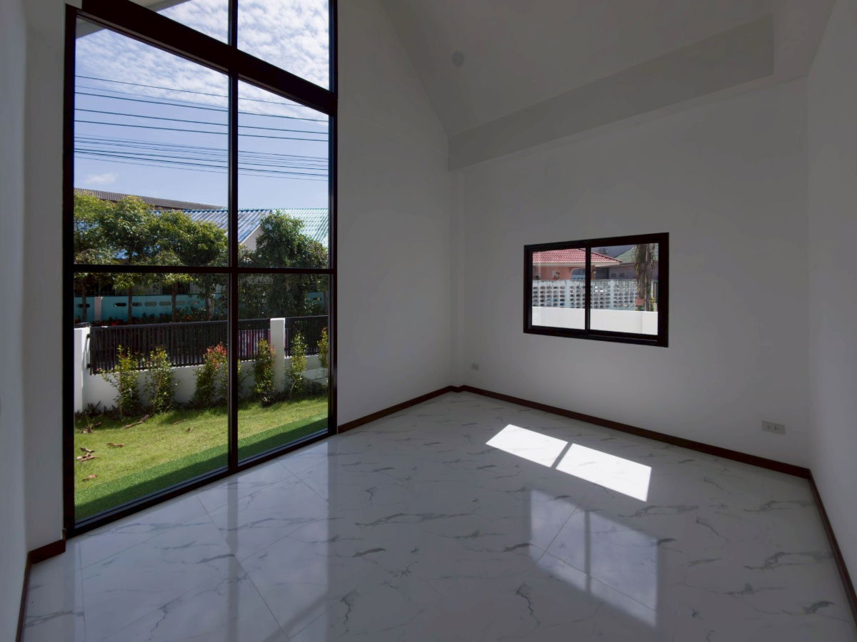 รูป ขายบ้านสุดคุ้ม! บ้านแฝด ทำเลดี ใกล้อ่างเก็บน้ำมาบประชัน ฝ้าสูง-โปร่ง-โล่ง อยู่สบาย ใกล้มอเตอร์เวย์ พัทยา  - รูปที่ 8/11