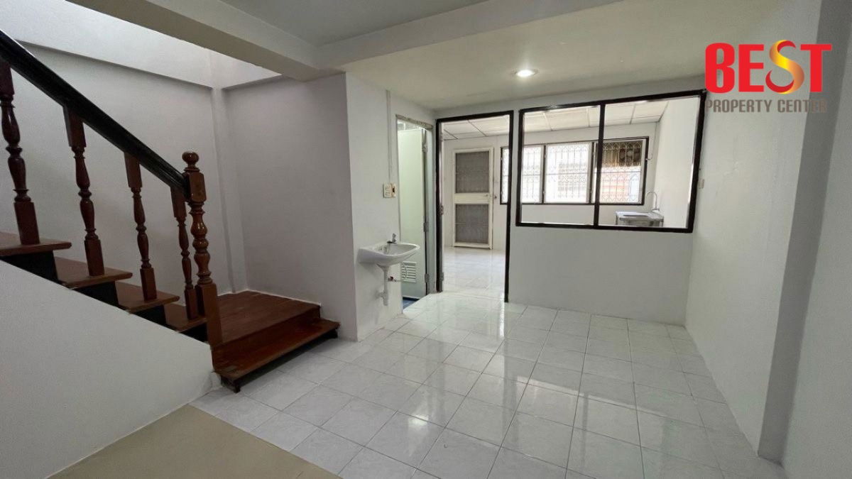 picture Modern Townhouse in Prime Prachachuen Area. Close to DPU & Major Roadways - 6/17