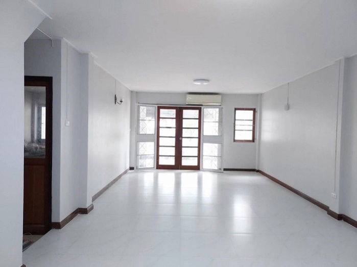 รูป 🏡ปล่อยเช่า!! ทาวเฮ้าท์ 2 ชั้น 4 นอน 2 น้ำ พื้นที่ 35 ตร.วา แอร์ 2 ตัว รีโนเวทใหม่ พร้อมอยู่!! นัดดู LINE ID: @atfirm📲 - รูปที่ 2/7