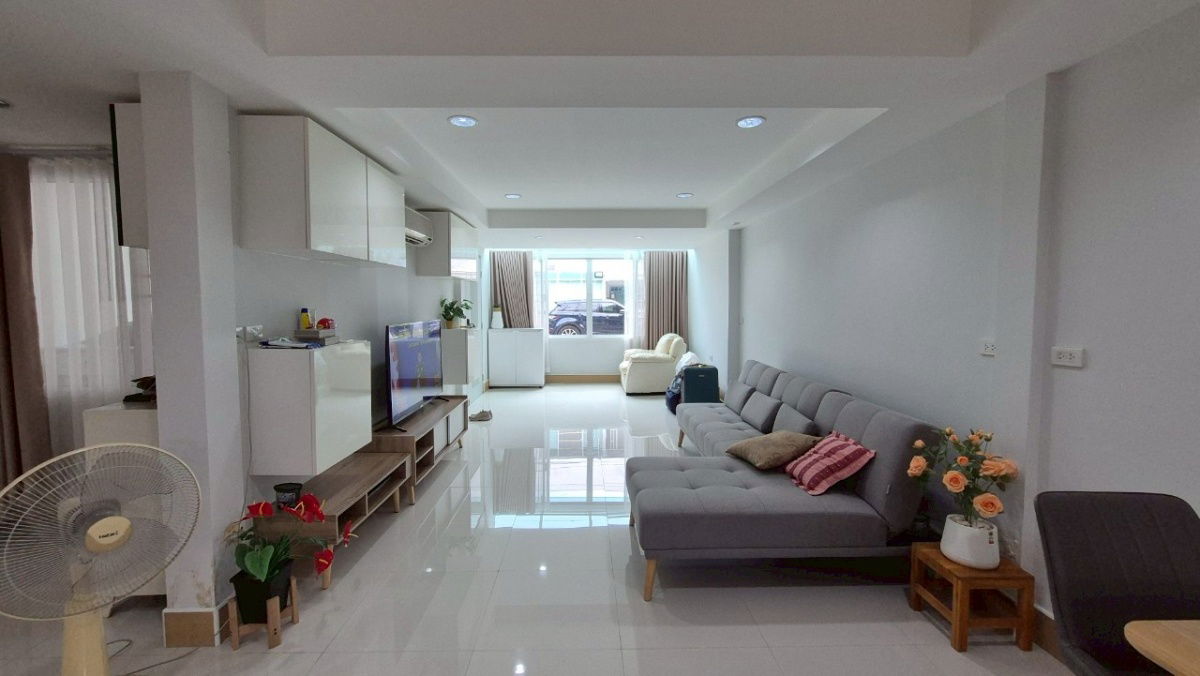 picture Townhouse for sale next to The Central Phaholyothin - 4/24