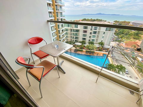 1 Bedroom Condominium @ The Peak Towers