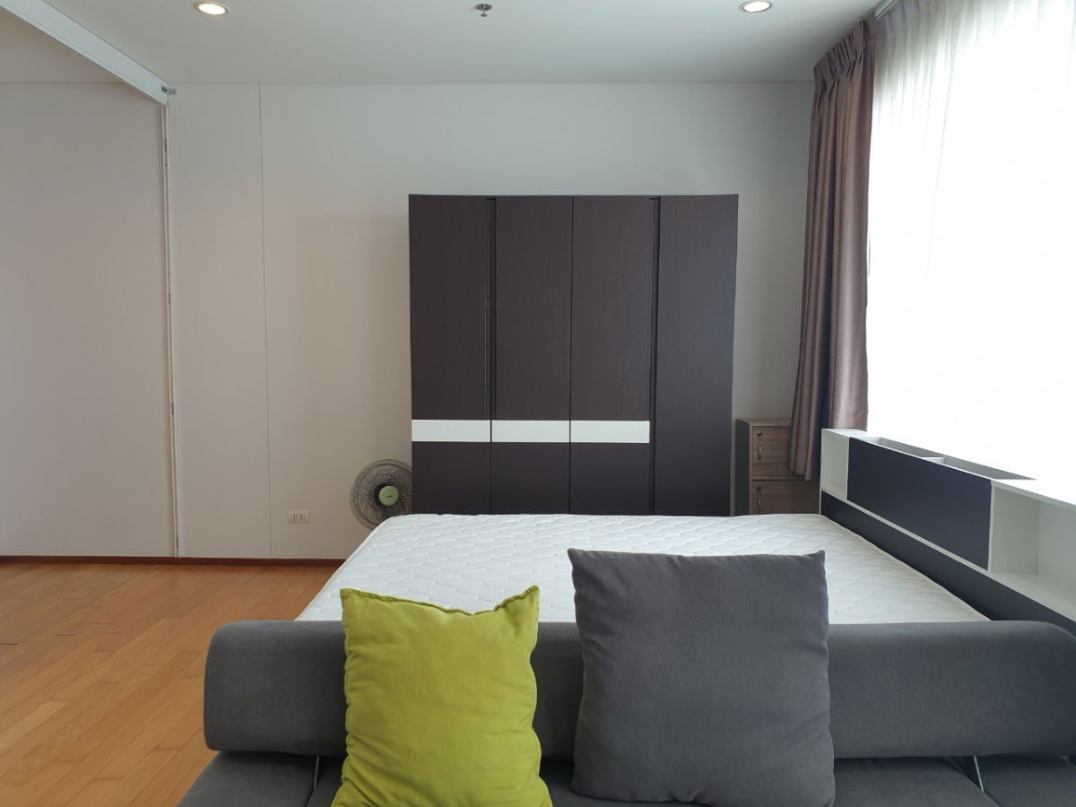 picture OMG1355  < Available 6-Aug-2025 > Large Studio unit + BTS Krung Thon Buri + Cheap RENT @ [ Villa Sathorn condo ] - 3/10