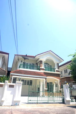 เช่าบ้านเดี่ยว MRT สวนหลวง ร. 9 : บ้านเดี่ยว   พร้อมอยู่ให้เช่า ถนน ศรีนครินทร์ 51