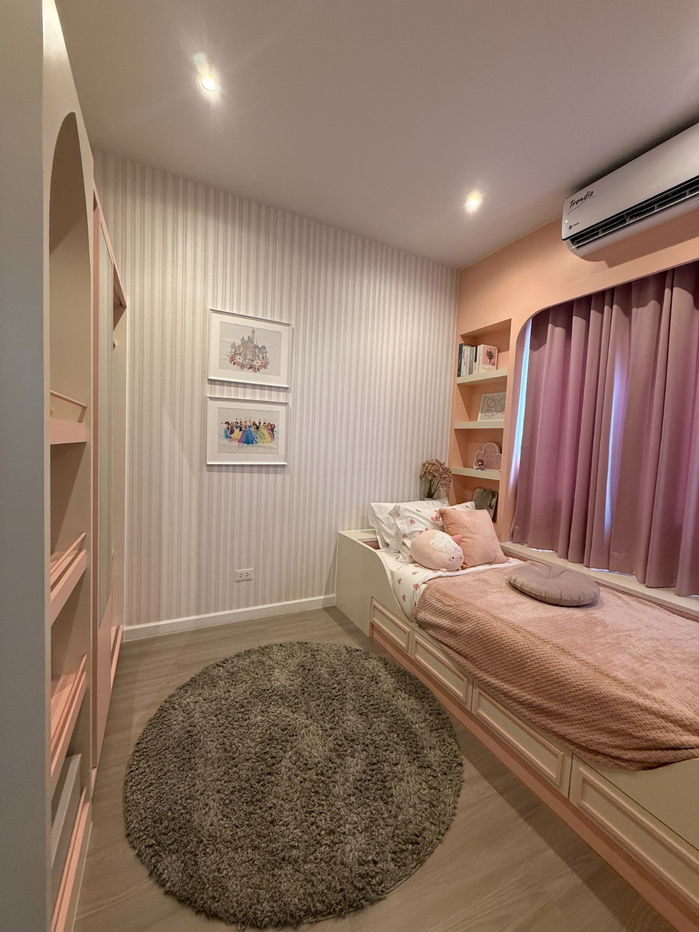 picture Show house with full furniture package for sale at Anasiri Ramkhamhaeng — a move-in-ready development by Sansiri - 11/12