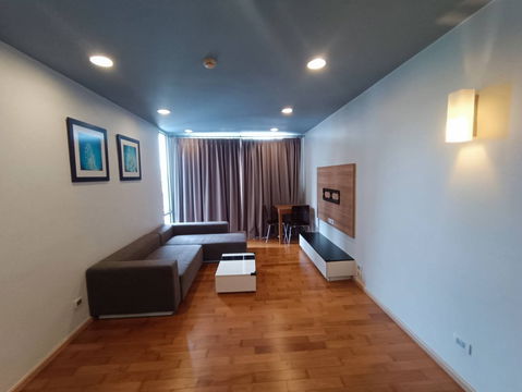 For Rent : The Tempo Ruamrudee Condo near BTS Ploen Chit *Big Room* at Line : @homefinder
