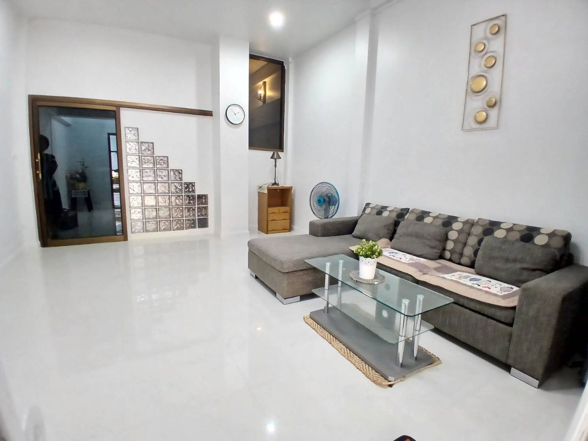 รูป  ให้เช่าบ้านแฝด 3 ชั้น สัมมากร รามคำแหง 112 Tel. 0999983897 - รูปที่ 8/28