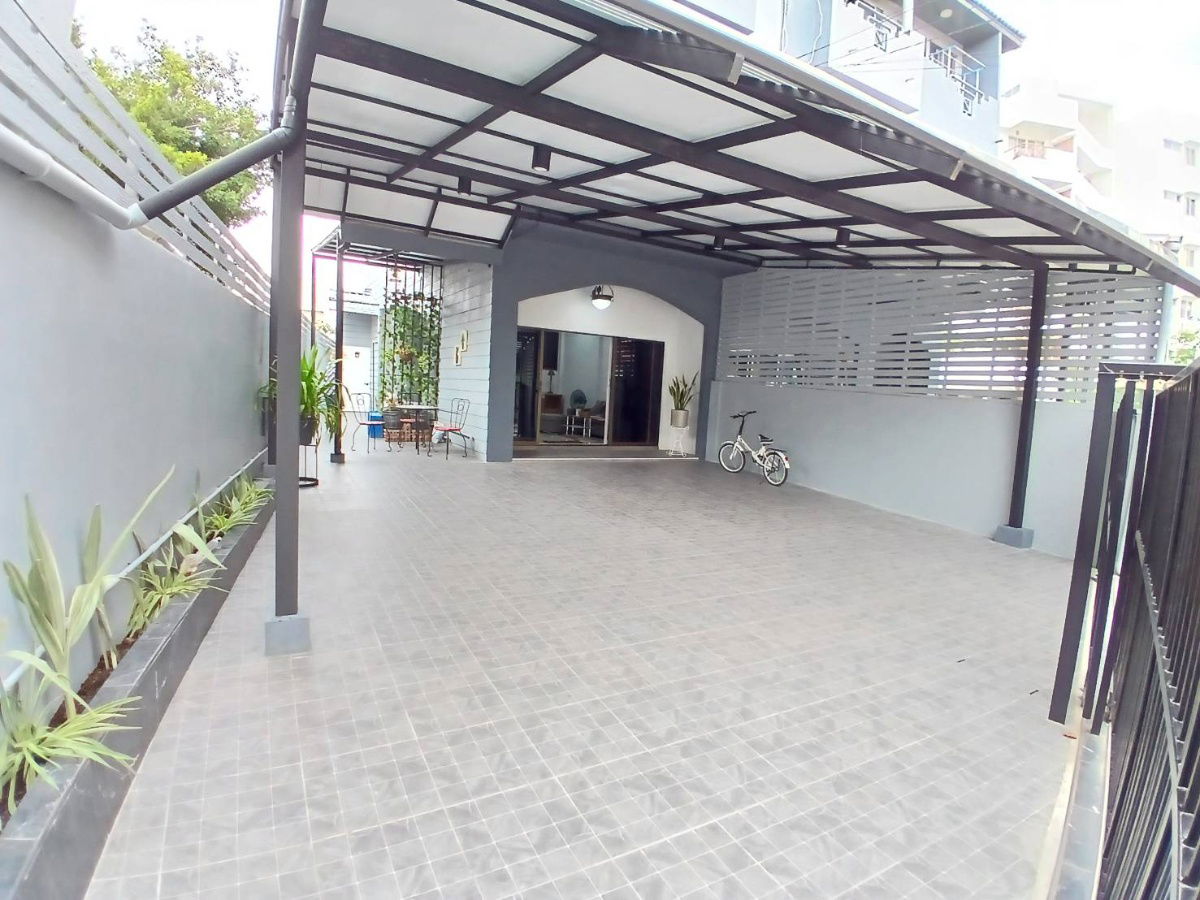 รูป  ให้เช่าบ้านแฝด 3 ชั้น สัมมากร รามคำแหง 112 Tel. 0999983897 - รูปที่ 3/28