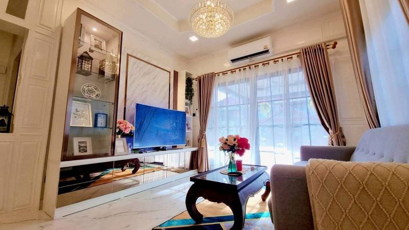 picture Pool villa for sale in the heart of Pattaya, premium location, fully furnished and move in ready - 4/15