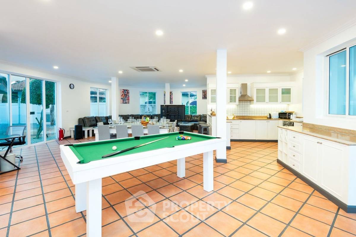 รูป วิลล่า 4-ห้องนอน ใกล้ เมืองพัทยา (ID 2229729) - รูปที่ 32/39