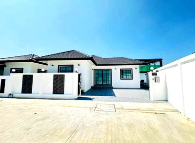Houses for sale Chonburi : Pool Villa for sale in Pattaya, move in ready, Soi Nong Ket Yai, Bang Lamung, Chonburi