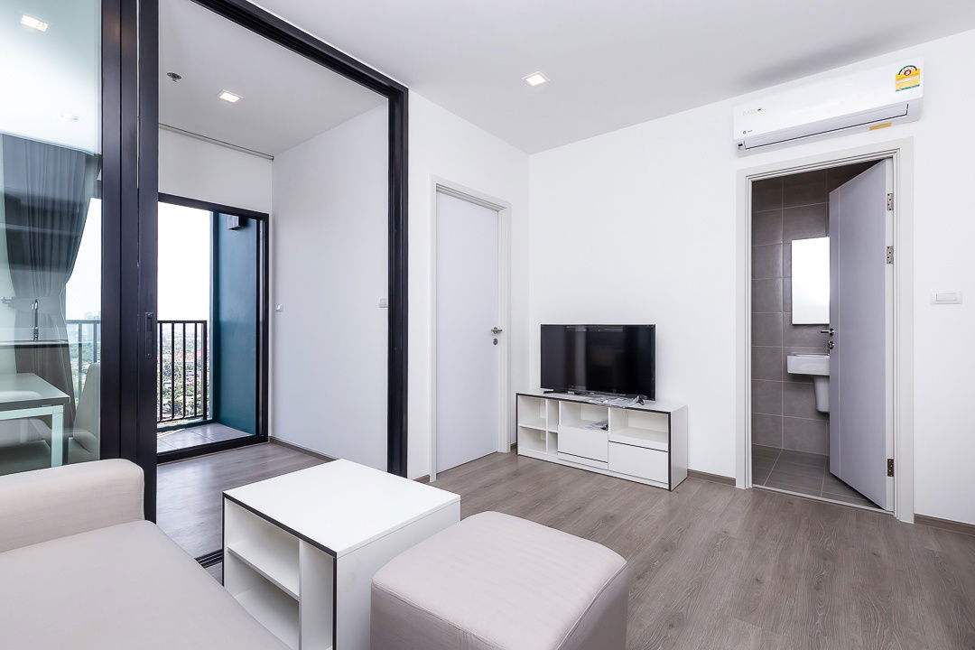 picture For Rent: The Base Phetkasem Condo *Nice Room* at Line: @homefinder - 2/13