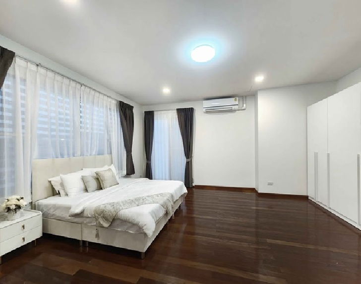 รูป ให้เช่าบ้านเดี่ยว 3 ชั้น บ้านหลังใหญ่ เฟอร์นิเจอร์และเครื่องใช้ไฟฟ้าครบ / ทำเลรัชดา ห้วยขวาง / ซอยรัชดานิเวศน์  - รูปที่ 10/19