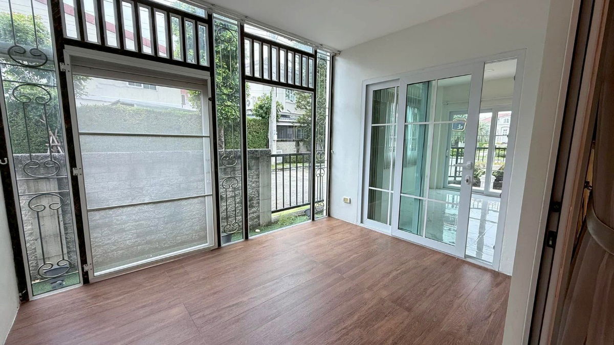 รูป 🏡 ปล่อยเช่าบ้านเดี่ยวแปลงมุมสุดหรู แต่งครบ พร้อมอยู่ Grandio ลาดพร้าว – เกษตรนวมินทร์ (หลังบ้านตัวอย่าง ตกแต่งหรู เฟอร์ครบ วิวสวนหน้าโครงการ) - รูปที่ 15/16