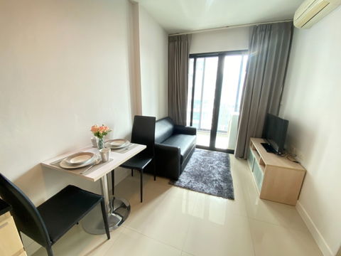 🌆 For Rent: IDEO Ratchada - Huaykwang | High Floor Unit with Stunning City View & Bathtub | Near MRT Huai Khwang 🌃