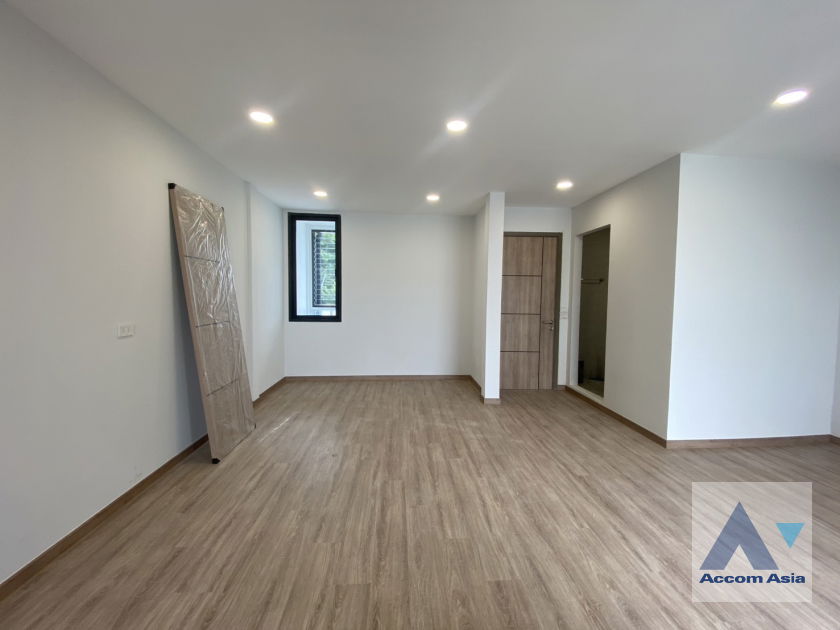 รูป 🔼🔽 AccomA 📩 Newly renovated 3 BR House in Khlong Ton Nuea (AA44322) - รูปที่ 12/20