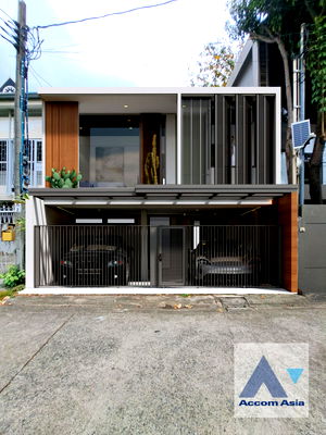 ทาวน์โฮม ซอยทองหล่อ (สุขุมวิท 55) : 🔼🔽 AccomA 📩 Newly renovated 3 BR Townhouse in Khlong Ton Nuea (AA44321)