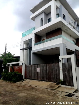 บ้านเดี่ยว ม.ราชภัฏจันทรเกษม : ขาย ทาวน์โฮม 3 ชั้น หมู่บ้านอมรพันธ์9 ซ.เสนานิคม40 ตัดออกลาดพร้าววังหิน74