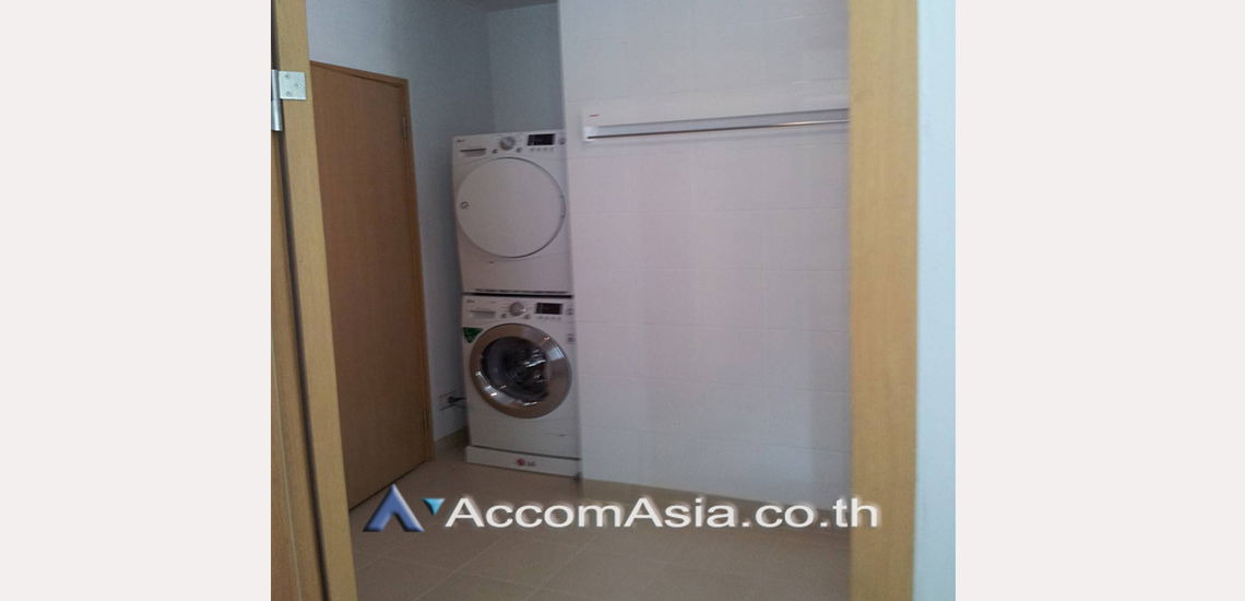 picture 🔼🔽 AccomA 📩 Modern condo with pool view and soft white interiors (1514268) - 14/14
