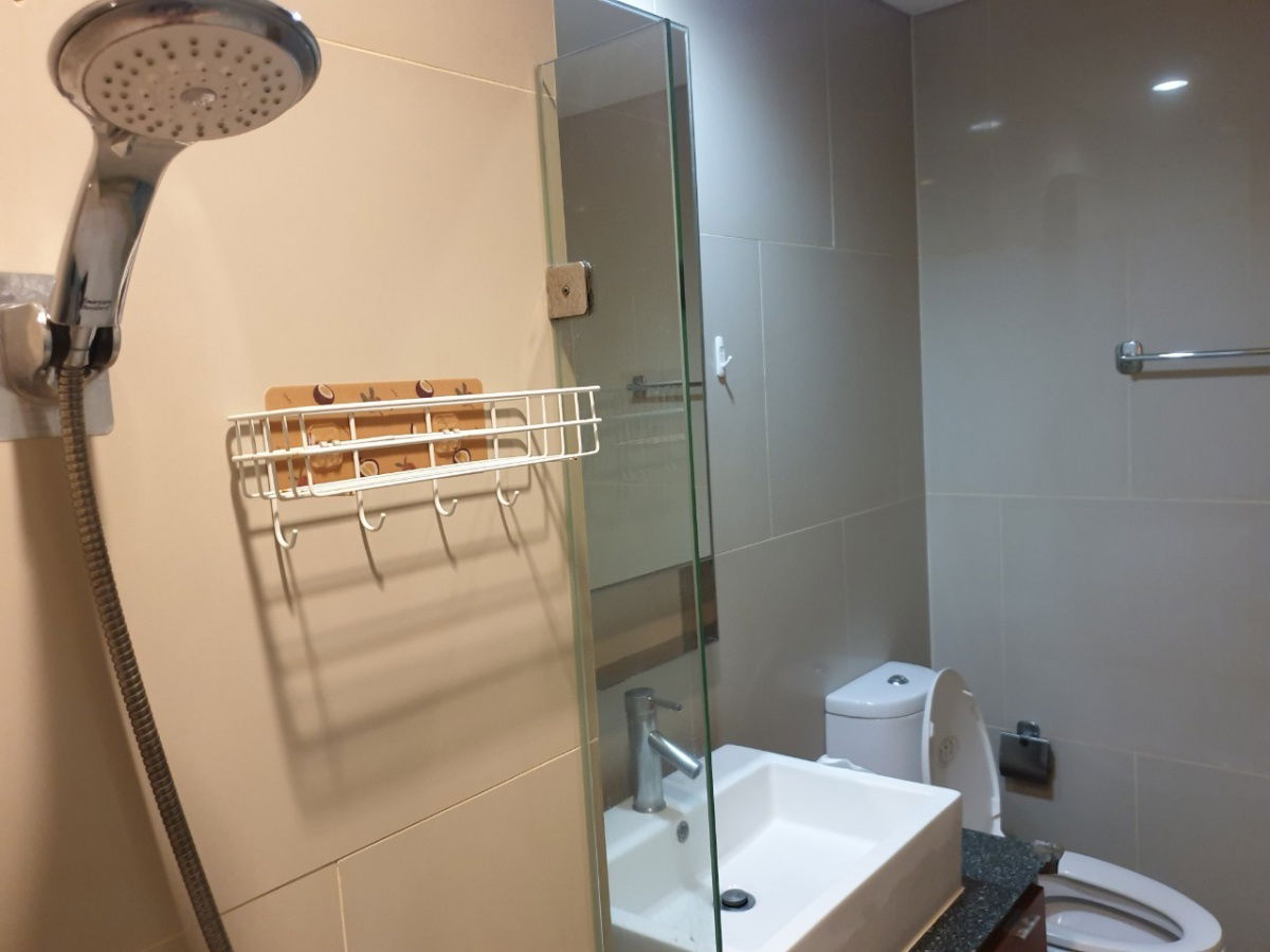 picture OMG1355  < Available 6-Aug-2025 > Large Studio unit + BTS Krung Thon Buri + Cheap RENT @ [ Villa Sathorn condo ] - 9/10