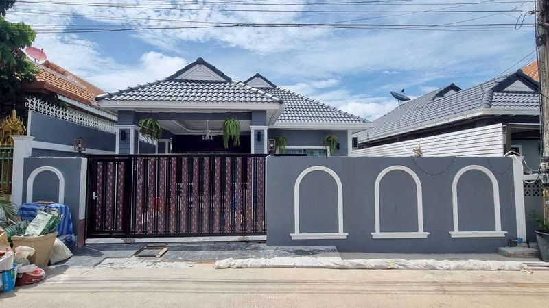 picture Pool villa for sale in the heart of Pattaya, premium location, fully furnished and move in ready - 1/15
