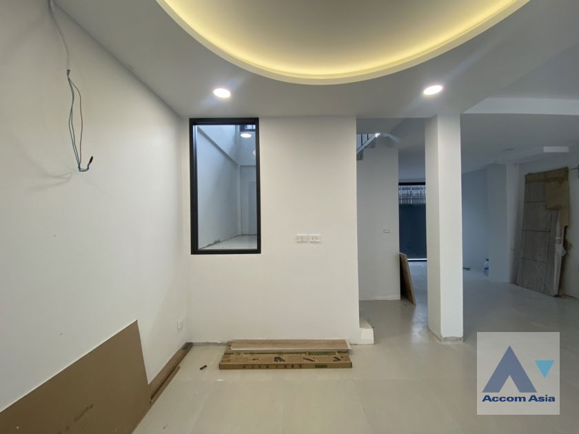 รูป 🔼🔽 AccomA 📩 Newly renovated 3 BR House in Khlong Ton Nuea (AA44322) - รูปที่ 6/20