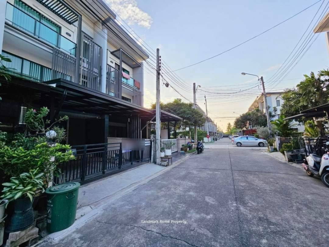 รูป ให้เช่าทาวน์โฮม 3ชั้น ใกล้รถไฟฟ้า - รูปที่ 2/14