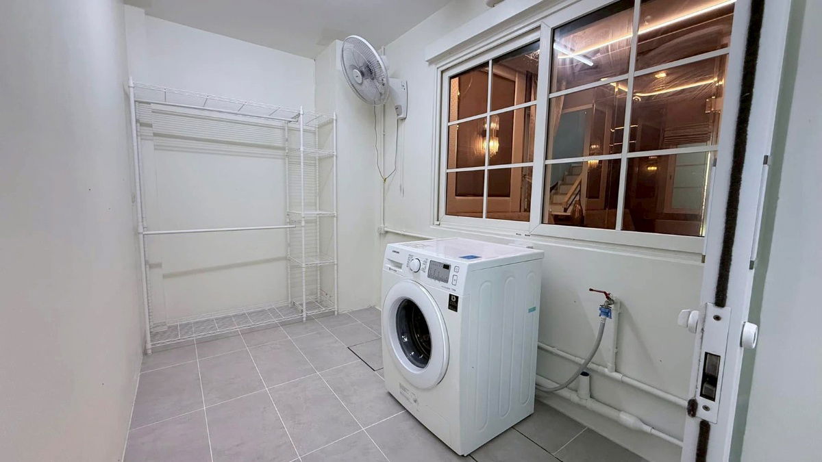 รูป 🏡 ปล่อยเช่าบ้านเดี่ยวแปลงมุมสุดหรู แต่งครบ พร้อมอยู่ Grandio ลาดพร้าว – เกษตรนวมินทร์ (หลังบ้านตัวอย่าง ตกแต่งหรู เฟอร์ครบ วิวสวนหน้าโครงการ) - รูปที่ 11/16