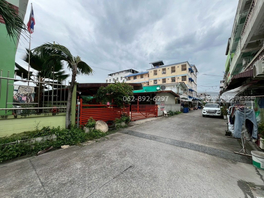 picture Single house for sale in Pathum Thani, large area 120 sq m., great price, selling for only 51,666 baht/sq m.  - 3/10
