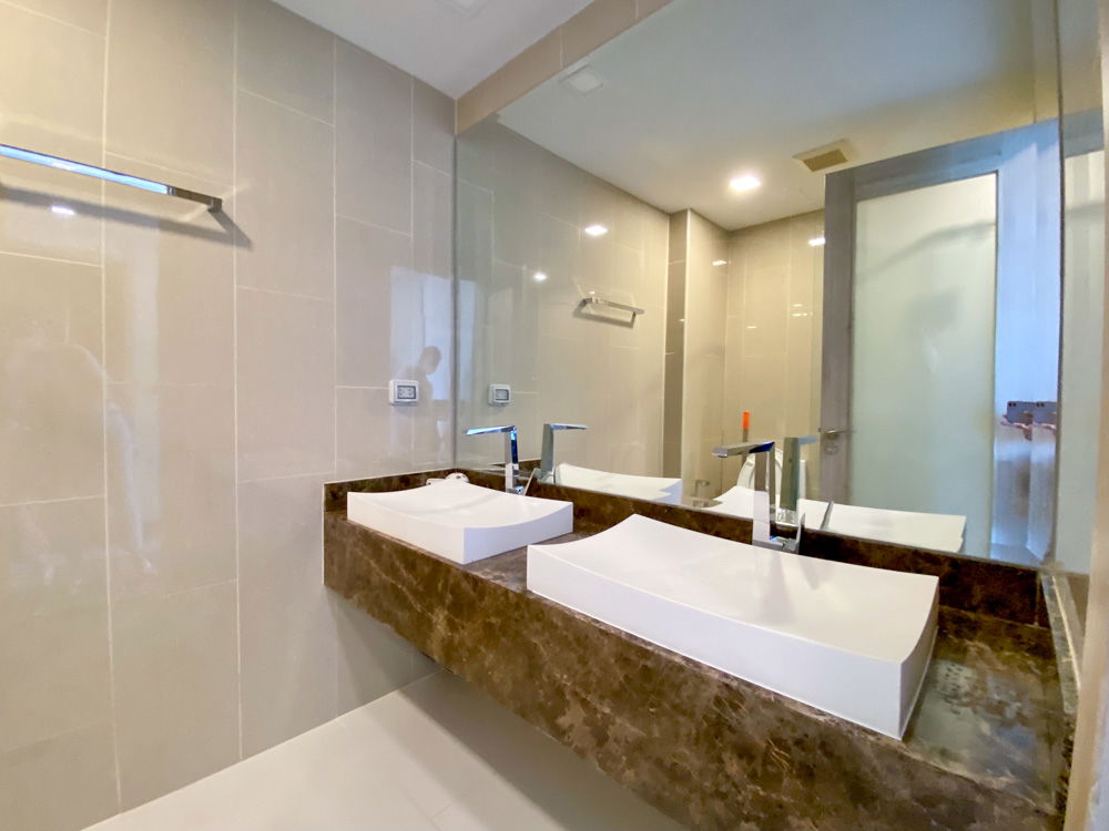 picture 1 Bedroom Condominium @ The Peak Towers - 6/31