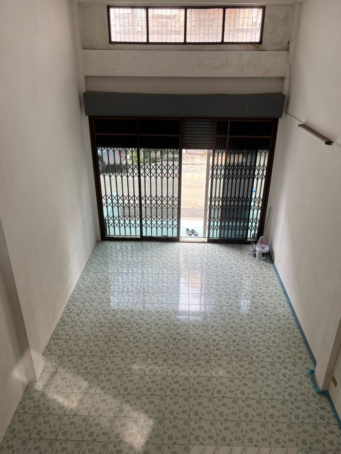 picture For Rent a commercial building in Soi Serithai 32 Tel.0999983897 - 4/24