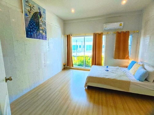 picture Pinklao-Rama 5 Ring Rd. Uncle Aom Marketplace 349m. BangKruai Lotus Bang Yai 3.8km. Townhome for ren - 3/8