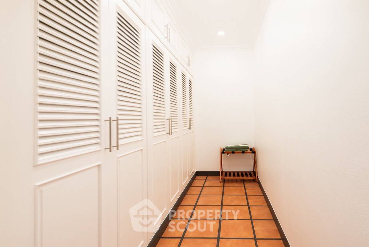 รูป วิลล่า 4-ห้องนอน ใกล้ เมืองพัทยา (ID 2229729) - รูปที่ 30/39