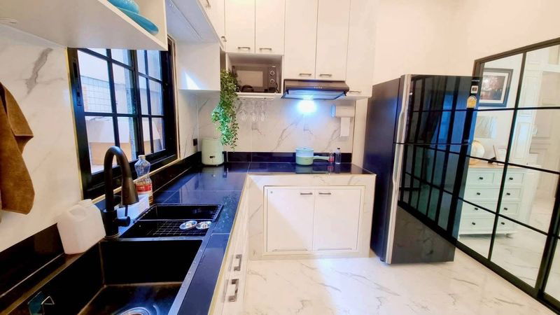 picture Pool villa for sale in the heart of Pattaya, premium location, fully furnished and move in ready - 13/15