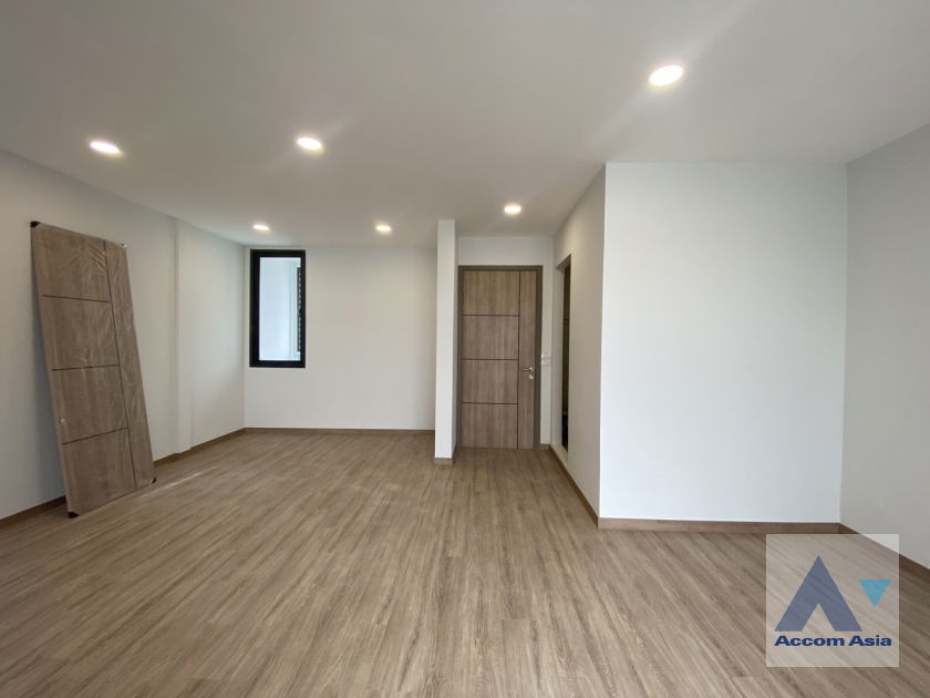 รูป 🔼🔽 AccomA 📩 Newly renovated 3 BR House in Khlong Ton Nuea (AA44322) - รูปที่ 11/20