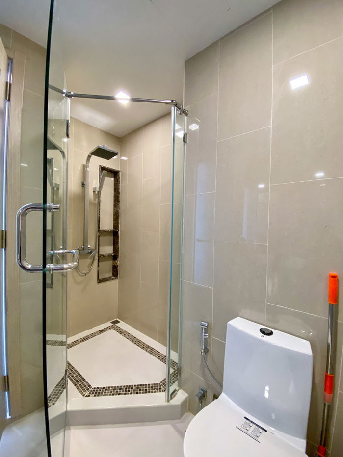 picture 1 Bedroom Condominium @ The Peak Towers - 15/31
