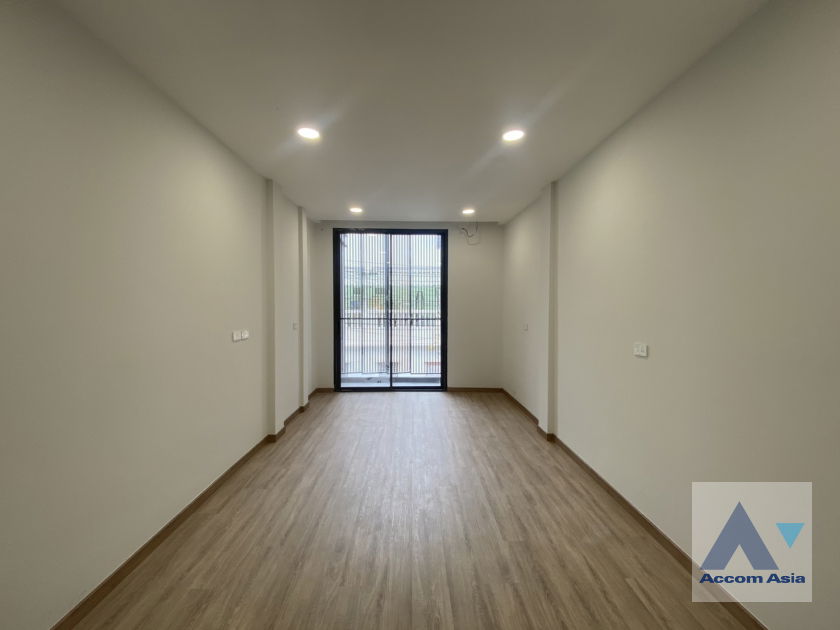 รูป 🔼🔽 AccomA 📩 Newly renovated 3 BR House in Khlong Ton Nuea (AA44322) - รูปที่ 8/20
