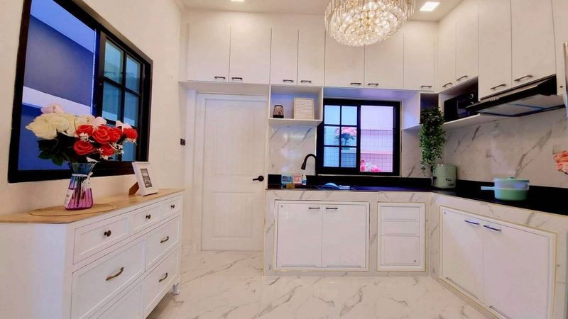 picture Pool villa for sale in the heart of Pattaya, premium location, fully furnished and move in ready - 14/15