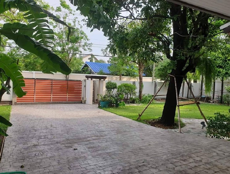 รูป ให้เช่าบ้านเดี่ยว 2 ชั้น สไตล์โมเดิร์น / ย่านเลียบด่วน รามอินทรา / โครงการ บ้านลาดพร้าว Exclusive  - รูปที่ 1/13