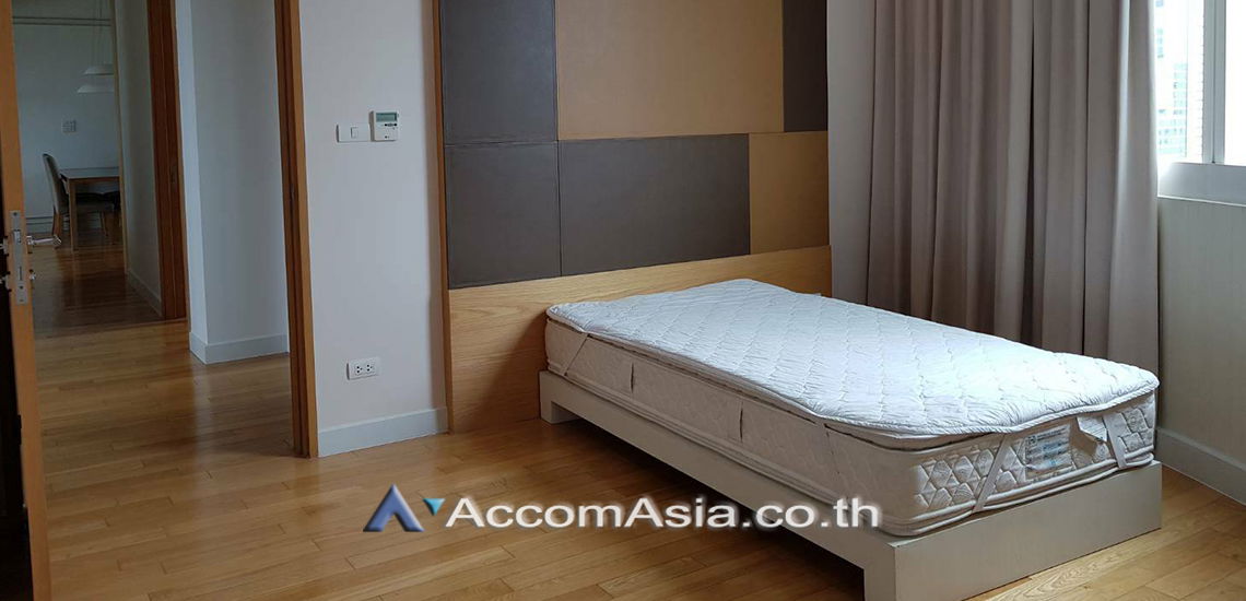 picture 🔼🔽 AccomA 📩 Modern condo with pool view and soft white interiors (1514268) - 6/14