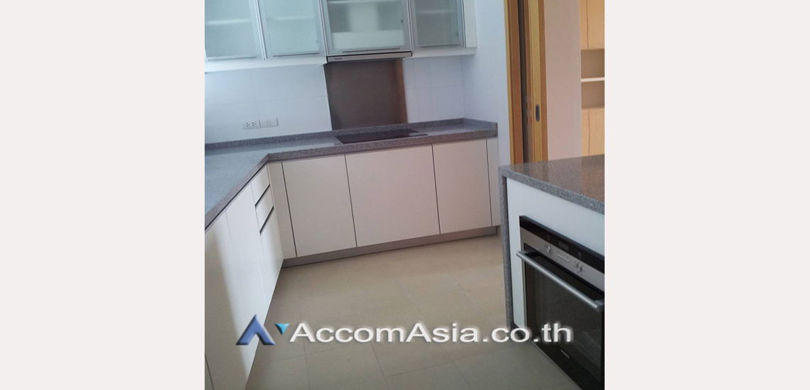 picture 🔼🔽 AccomA 📩 Modern condo with pool view and soft white interiors (1514268) - 9/14