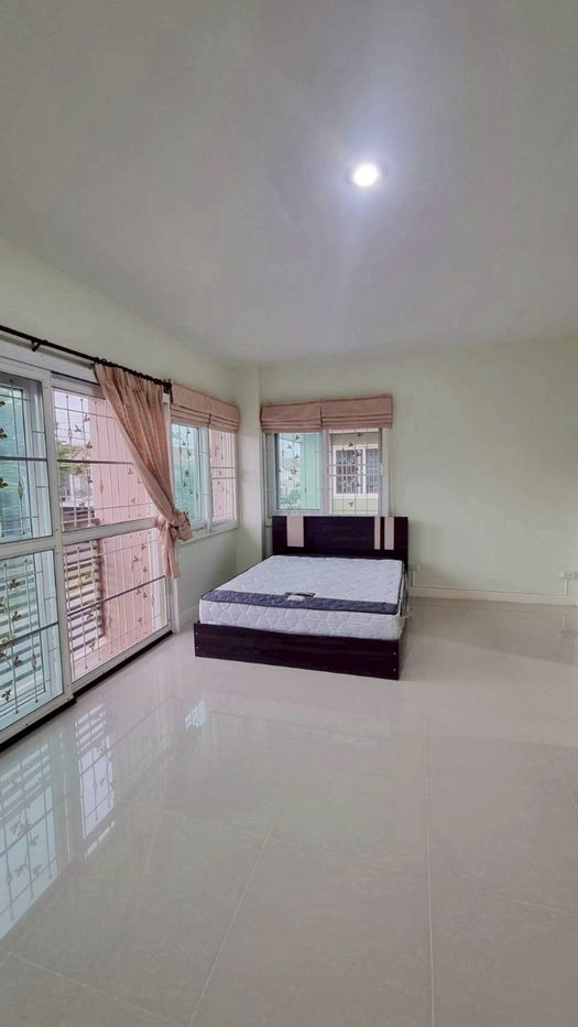 รูป บ้านแฝดให้เช่า สไตส์บ้านเดี่ยว เฟอร์ครบ ลำลูกกาคลองสี่ ลาดสวาย หมู่บ้านบุณฑริกนิวสไตส์ - รูปที่ 9/10