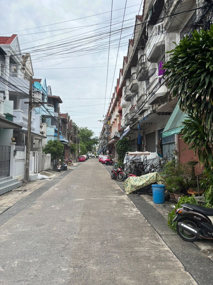 picture For Rent a commercial building in Soi Serithai 32 Tel.0999983897 - 22/24