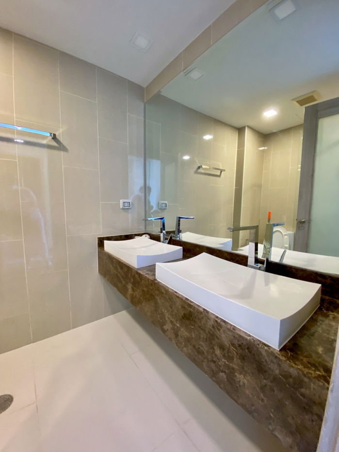 picture 1 Bedroom Condominium @ The Peak Towers - 14/31